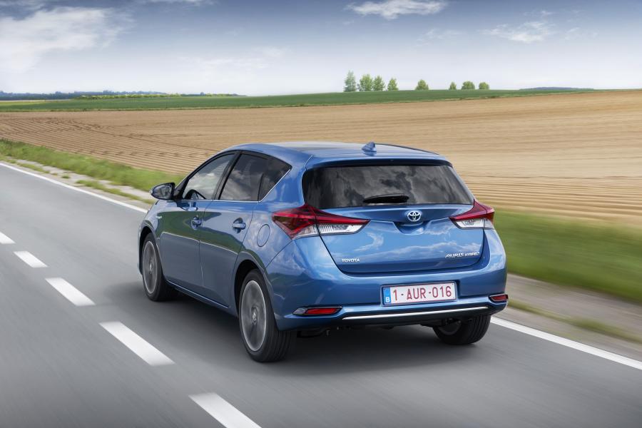  Toyota Auris Hybrid 2015 года  (фото 23 из 31)
